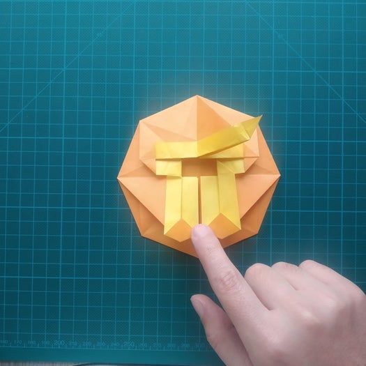 手工折纸教程：用20厘米彩纸折出π符号硬币折纸-第64张图片-趣作屋