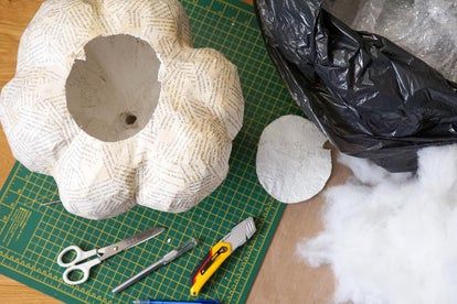 低成本手工制作万圣节南瓜灯教程-第16张图片-趣作屋 低成本手工制作万圣节南瓜灯教程-第16张图片-趣作屋