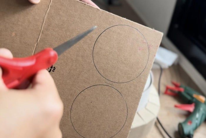 超简单!用纸手工制作宇航员头盔教程-第12张图片-趣作屋 超简单!用纸手工制作宇航员头盔教程-第12张图片-趣作屋