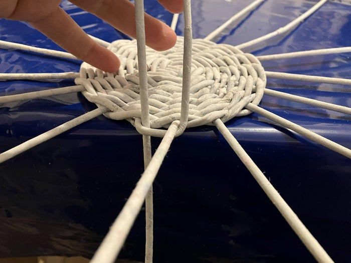 用旧报纸做手工编织篮子教程，简单易学环保又实用-第33张图片-趣作屋