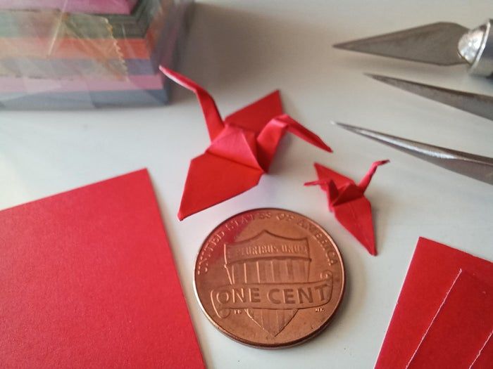 挑战手工极限:用4x4厘米纸折迷你千纸鹤教程-第11张图片-趣作屋 挑战手工极限:用4x4厘米纸折迷你千纸鹤教程-第11张图片-趣作屋