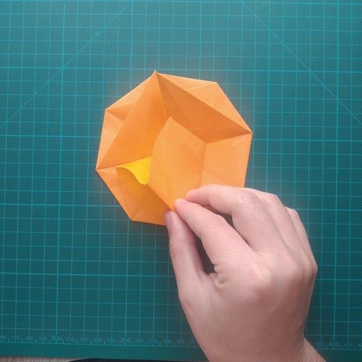 手工折纸教程：用20厘米彩纸折出π符号硬币折纸-第31张图片-趣作屋