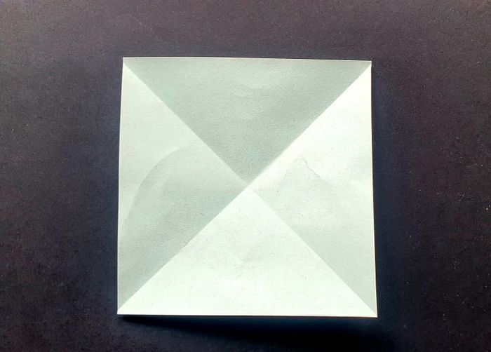 超简单折纸船教程:教你用方形纸折出实用小船-第4张图片-趣作屋 超简单折纸船教程:教你用方形纸折出实用小船-第4张图片-趣作屋