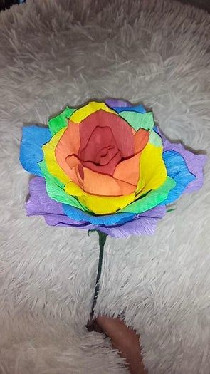 彩虹玫瑰花手工制作教程，用皱纹纸轻松DIY-第1张图片-趣作屋