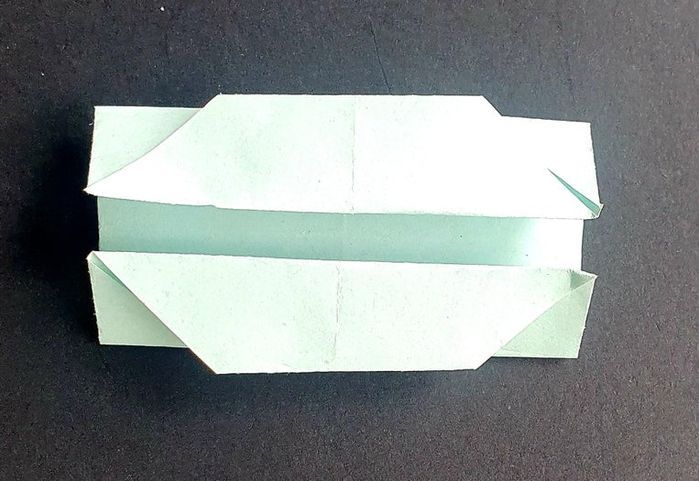 超简单折纸船教程:教你用方形纸折出实用小船-第9张图片-趣作屋 超简单折纸船教程:教你用方形纸折出实用小船-第9张图片-趣作屋