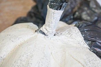 低成本手工制作万圣节南瓜灯教程-第8张图片-趣作屋 低成本手工制作万圣节南瓜灯教程-第8张图片-趣作屋