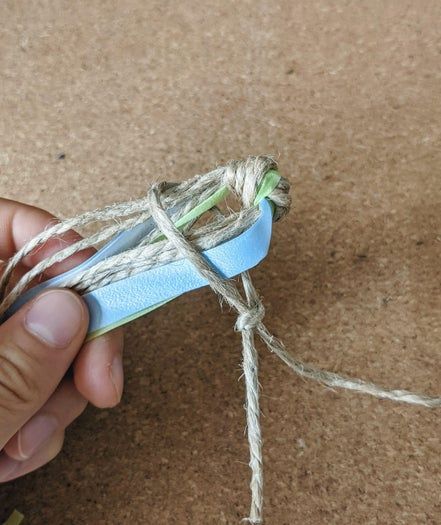 超简单！自制耐用猫咪羽毛逗猫棒教程-第8张图片-趣作屋