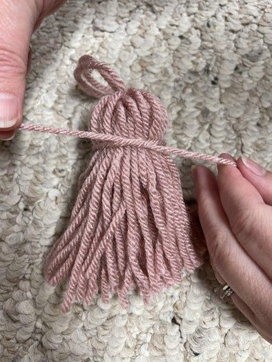 10分钟手工制作猫咪毛线玩具教程-第8张图片-趣作屋