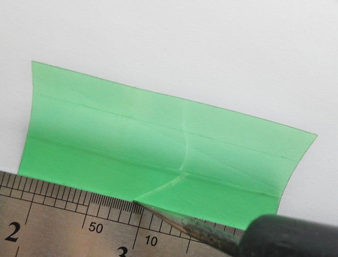 用塑料瓶制作环保胸针的超简单教程-第4张图片-趣作屋 用塑料瓶制作环保胸针的超简单教程-第4张图片-趣作屋