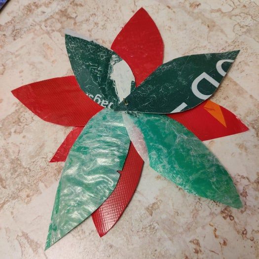 回收塑料制作环保圣诞花环教程-第20张图片-趣作屋 回收塑料制作环保圣诞花环教程-第20张图片-趣作屋