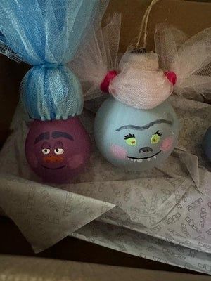 用坏灯泡做电影风格的圣诞装饰品-第3张图片-趣作屋 用坏灯泡做电影风格的圣诞装饰品-第3张图片-趣作屋