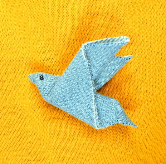 用旧牛仔布制作和平鸽胸针的折纸灵感教程-第2张图片-趣作屋