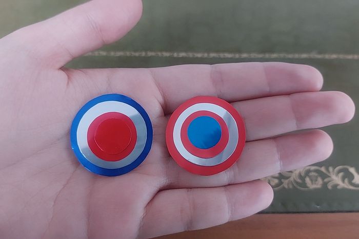 用饮料罐制作佩吉·卡特和美国队长盾牌配饰教程-第17张图片-趣作屋 用饮料罐制作佩吉·卡特和美国队长盾牌配饰教程-第17张图片-趣作屋