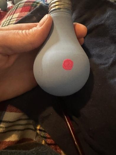 用坏灯泡做电影风格的圣诞装饰品-第10张图片-趣作屋 用坏灯泡做电影风格的圣诞装饰品-第10张图片-趣作屋