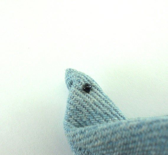 用旧牛仔布制作和平鸽胸针的折纸灵感教程-第21张图片-趣作屋