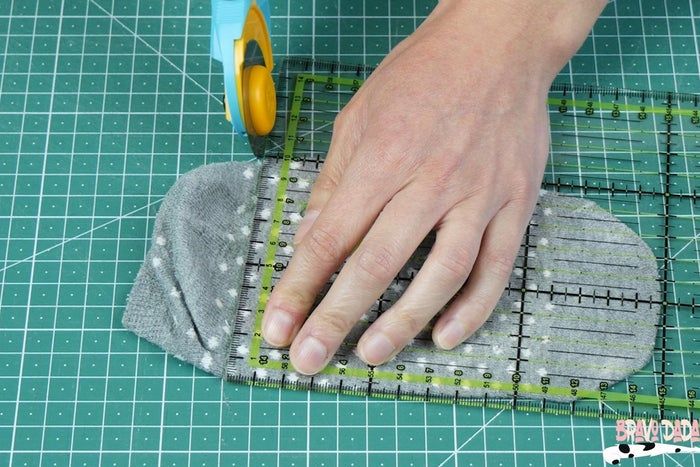 旧袜子变猫咪玩具缝纫教程-第5张图片-趣作屋