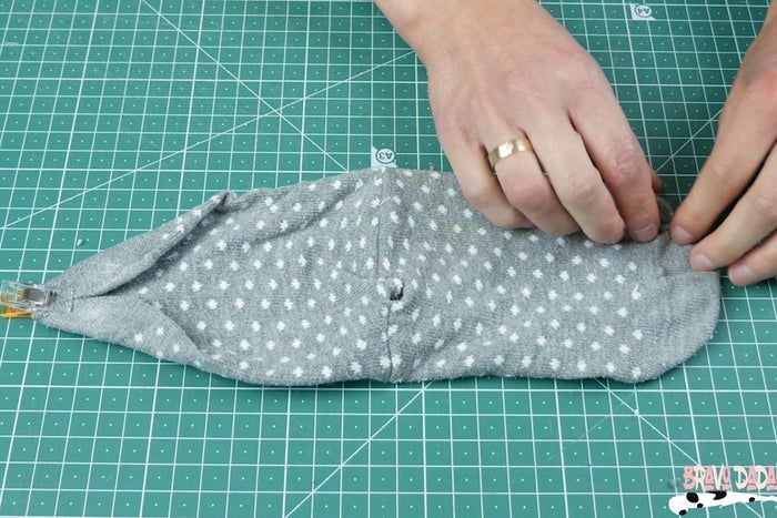 旧袜子变猫咪玩具缝纫教程-第13张图片-趣作屋