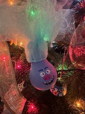 用坏灯泡做电影风格的圣诞装饰品-第21张图片-趣作屋 用坏灯泡做电影风格的圣诞装饰品-第21张图片-趣作屋