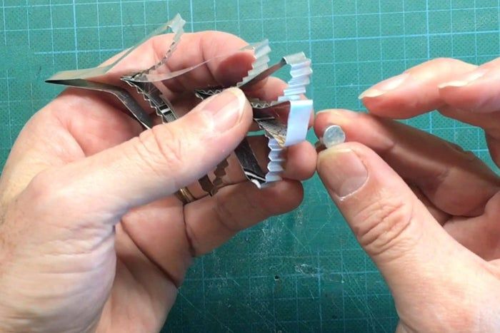 用饮料罐制作迷你森林装饰树教程-第17张图片-趣作屋 用饮料罐制作迷你森林装饰树教程-第17张图片-趣作屋