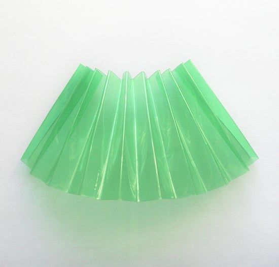 用塑料瓶制作环保胸针的超简单教程-第5张图片-趣作屋 用塑料瓶制作环保胸针的超简单教程-第5张图片-趣作屋