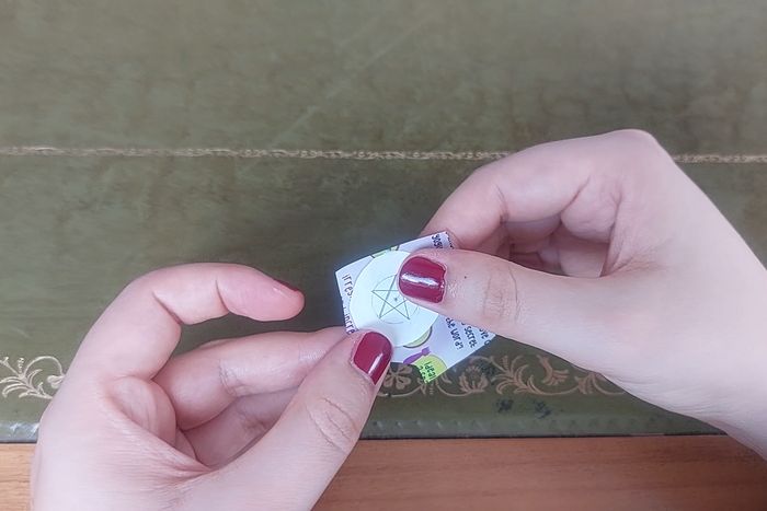 用饮料罐制作佩吉·卡特和美国队长盾牌配饰教程-第24张图片-趣作屋 用饮料罐制作佩吉·卡特和美国队长盾牌配饰教程-第24张图片-趣作屋