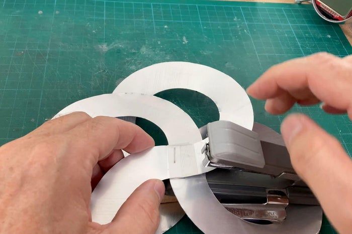 用饮料罐制作户外风动螺旋装饰教程-第13张图片-趣作屋 用饮料罐制作户外风动螺旋装饰教程-第13张图片-趣作屋