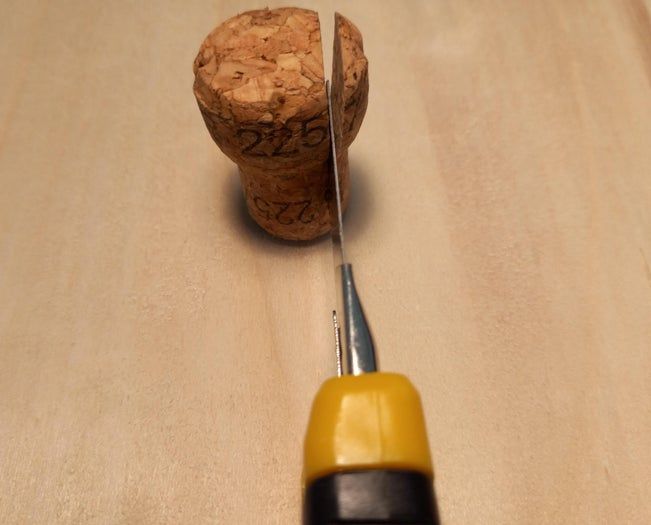 用酒瓶软木塞修复轮子衬垫的环保教程-第5张图片-趣作屋