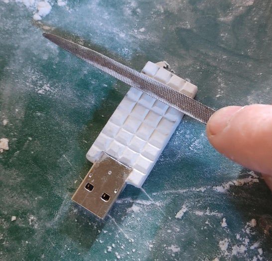 将U盘改造成迷你巧克力钥匙扣教程-第12张图片-趣作屋 将U盘改造成迷你巧克力钥匙扣教程-第12张图片-趣作屋