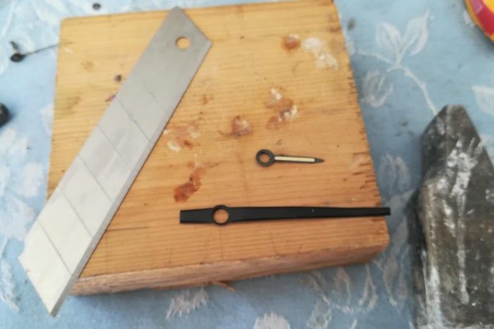 如何用旧闹钟改造无噪音电池闹钟-第16张图片-趣作屋