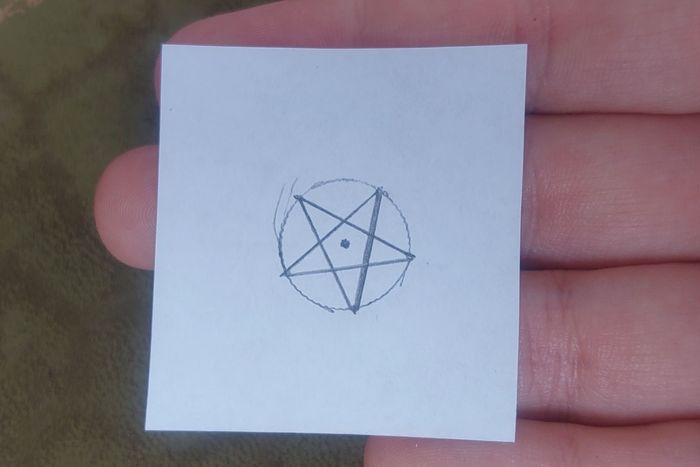 用饮料罐制作佩吉·卡特和美国队长盾牌配饰教程-第21张图片-趣作屋 用饮料罐制作佩吉·卡特和美国队长盾牌配饰教程-第21张图片-趣作屋