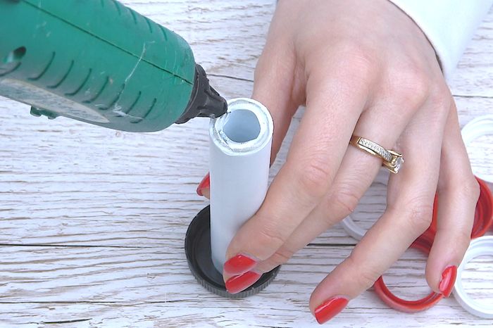 塑料瓶创意再利用教程：制作牙刷架、绳子、绳花和幼儿玩具-第5张图片-趣作屋