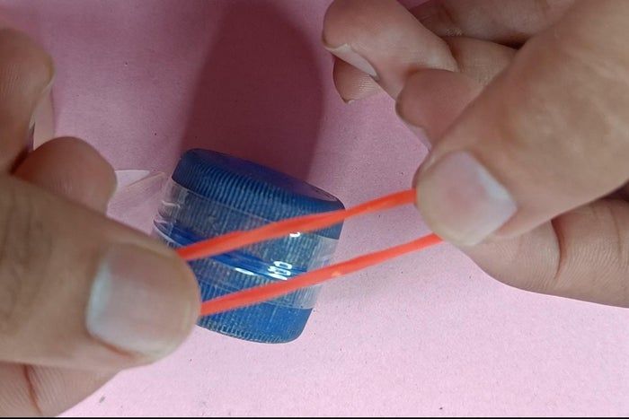 简单又有趣的橡皮筋驱动移动玩具制作教程-第5张图片-趣作屋 简单又有趣的橡皮筋驱动移动玩具制作教程-第5张图片-趣作屋