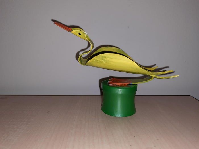 利用废旧塑料瓶制作可爱小鸭子教程-第1张图片-趣作屋