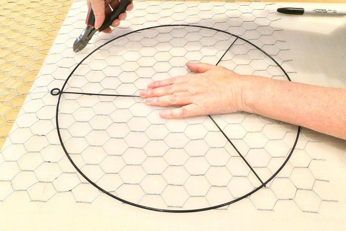 利用废旧纽扣制作彩虹和平标志捕光器教程-第10张图片-趣作屋 利用废旧纽扣制作彩虹和平标志捕光器教程-第10张图片-趣作屋