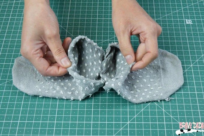 旧袜子变猫咪玩具缝纫教程-第10张图片-趣作屋