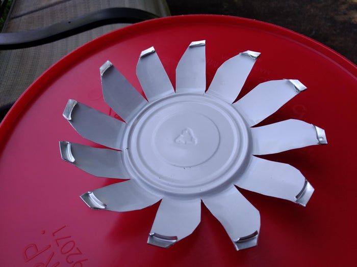 用猫粮罐头制作防水向日葵装饰品教程-第8张图片-趣作屋