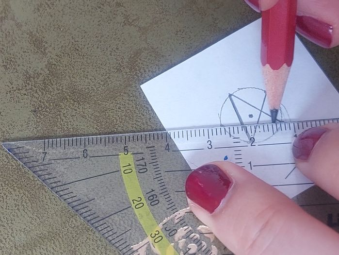 用饮料罐制作佩吉·卡特和美国队长盾牌配饰教程-第20张图片-趣作屋 用饮料罐制作佩吉·卡特和美国队长盾牌配饰教程-第20张图片-趣作屋