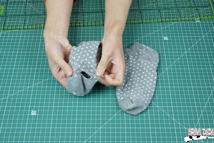 旧袜子变猫咪玩具缝纫教程-第3张图片-趣作屋