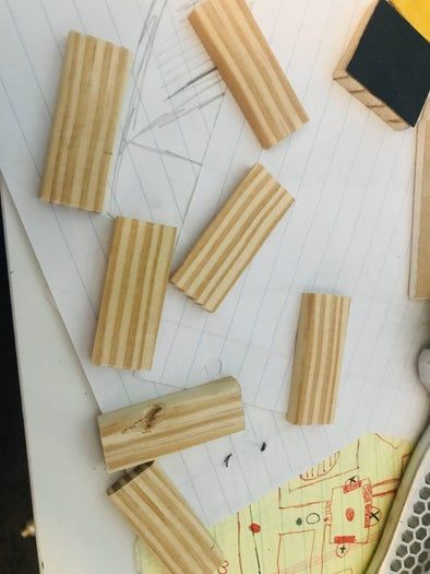 如何用废木料制作可爱又实用的骰子托盘-第6张图片-趣作屋