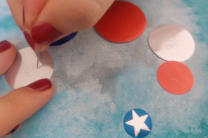 用饮料罐制作佩吉·卡特和美国队长盾牌配饰教程-第38张图片-趣作屋 用饮料罐制作佩吉·卡特和美国队长盾牌配饰教程-第38张图片-趣作屋