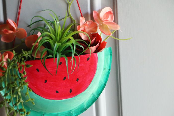 用纸盘制作夏日西瓜花卉挂饰教程-第1张图片-趣作屋