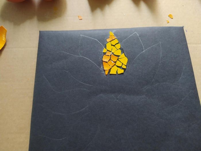 用鸡蛋壳做多彩马赛克装饰的简单方法-第11张图片-趣作屋