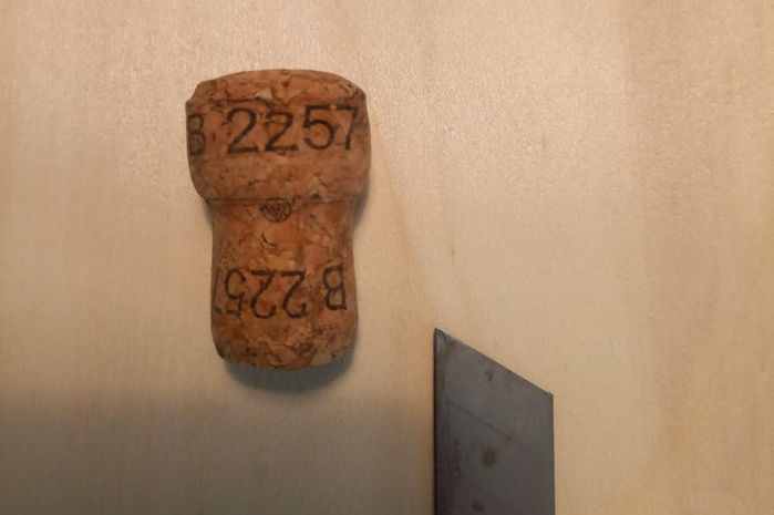 用酒瓶软木塞修复轮子衬垫的环保教程-第4张图片-趣作屋