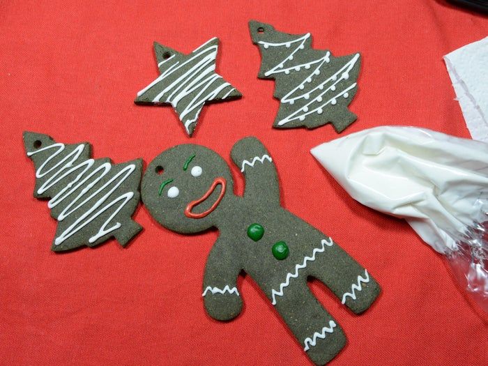 变废为宝：用毁掉的面团制作香料圣诞树装饰-第13张图片-趣作屋