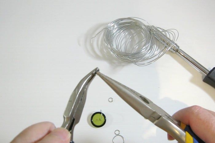 利用废旧纽扣制作彩虹和平标志捕光器教程-第23张图片-趣作屋 利用废旧纽扣制作彩虹和平标志捕光器教程-第23张图片-趣作屋