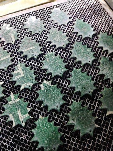 回收塑料制作环保圣诞花环教程-第10张图片-趣作屋 回收塑料制作环保圣诞花环教程-第10张图片-趣作屋