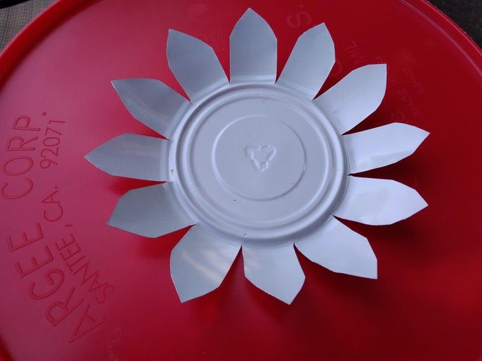 用猫粮罐头制作防水向日葵装饰品教程-第10张图片-趣作屋