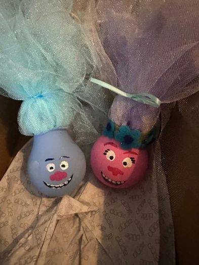 用坏灯泡做电影风格的圣诞装饰品-第18张图片-趣作屋 用坏灯泡做电影风格的圣诞装饰品-第18张图片-趣作屋