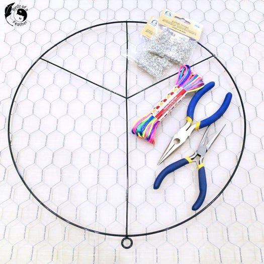 利用废旧纽扣制作彩虹和平标志捕光器教程-第3张图片-趣作屋 利用废旧纽扣制作彩虹和平标志捕光器教程-第3张图片-趣作屋