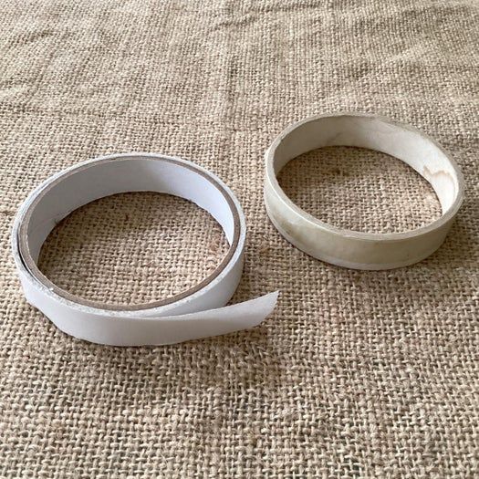 用废旧胶带卷制作毛线手镯教程-第6张图片-趣作屋